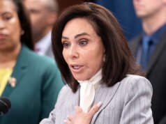 Jeanine Pirro revela como ladrões de carros de alta tecnologia ‘reescrevem o cérebro’ dos veículos e os enviam para o exterior