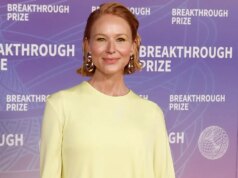 Jewel diz que a educação fora da rede no Alasca, sem eletricidade ou água corrente, a manteve com os pés no chão