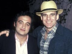 Steve Martin e Chevy Chase conspiraram para levar a estrela banida do ‘SNL’ John Belushi para o ‘Tonight Present’: livro