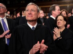 JONATHAN TURLEY: O presidente do tribunal Roberts poderia aprender com o grande jogador do beisebol Ted Williams quando se trata de vazamentos