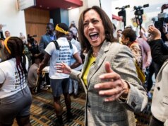 Candidato democrata ao Senado criticado pela teatralidade da banda marcial no estilo Kamala Harris na convenção