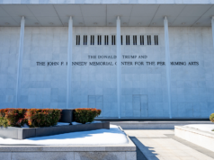 Grupos culturais pedem a juiz federal que interrompa as reformas do Kennedy Middle por Trump