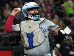 Alejandro Kirk, do Blue Jays, sai do jogo contra o White Sox devido a uma lesão no polegar