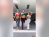 Kylie Jenner dança com máscara facial e sutiã esportivo com amigos no início do fim de semana do Coachella no deserto