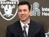 O técnico dos Raiders, Klint Kubiak, favorece o veterano QB, hesitante em começar como novato no início da temporada