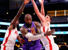 Rockets evitam eliminação novamente e vencem Lakers no jogo 5