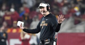 O técnico da USC, Lincoln Riley, faz uma afirmação ousada, diz que a USC está pronta para ganhar ‘campeonatos’