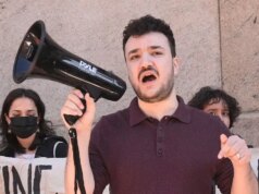 O agitador anti-Israel Mahmoud Khalil está um passo mais perto da deportação com decisão do conselho de imigração