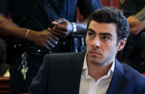 O julgamento federal de Luigi Mangione continua em andamento enquanto o juiz rejeita a pressão da defesa por adiamento