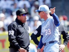 O técnico do Royals, Matt Quatraro, foi expulso antes do time lançar um único arremesso contra o Yankees