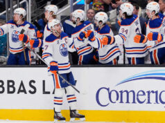 O sobrenatural McDavid ajuda os Oilers a reforçar a liderança na Divisão do Pacífico