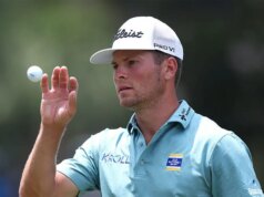 Jogador do PGA Tour fica sem camisa em Nova Orleans e falha em tiro milagroso da água