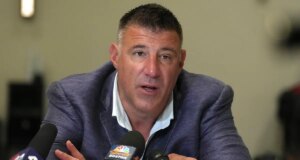 Mike Vrabel, do Patriots, não comparecerá à imprensa pré-draft do time após o surgimento de fotos com o repórter da NFL: relatório