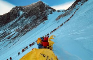 Investigação no Nepal expõe esquema de resgate fraudulento de US$ 20 milhões envolvendo amarrar comida de caminhantes do Monte Everest: relatório