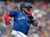 Blue Jays colocam Alejandro Kirk em IL com fratura no polegar esquerdo, lembra Valenzuela