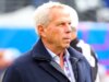 O ex-coproprietário do Giants, Steve Tisch, visto na sala de recrutamento do time