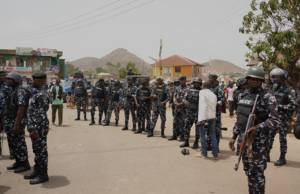 Cristãos da Nigéria ansiosos para a Páscoa após o bloodbath do Domingo de Ramos
