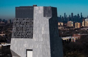 O Centro Obama sofre pressão enquanto os críticos criticam as regras de identificação para entrada gratuita – enquanto os democratas criticam as leis de identificação do eleitor