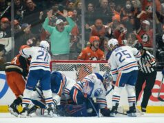 Tecnologia da linha do gol da NHL é difícil de implementar, diz Invoice Daly