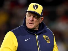 O gerente dos Brewers critica os fãs por vaiarem o All-Star mais perto após uma defesa perdida: ‘Estas não são máquinas lá fora’