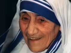 Frase do dia de Madre Teresa: “Sozinha não posso mudar o mundo, mas posso lançar uma pedra sobre as águas para criar muitas ondulações”.