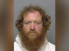 Homem da Flórida supostamente atirou em uma mulher no pescoço, arrastou-a de volta para dentro antes de se esconder na piscina do quintal