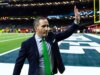 O revendedor de rodas dos Eagles, Howie Roseman, adiciona o move rusher Jonathan Greenard na negociação com os Vikings