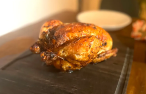 Não farei frango assado no forno de novo. Aqui está o método de 45 minutos que uso