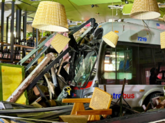 3 hospitalizados após acidente de ônibus em restaurante em Washington, DC