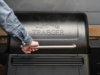 Você pode realmente conseguir pagar a nova linha de grelhadores de pellets da Traeger