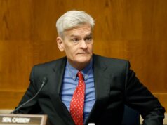 Esnobados por Trump, os candidatos do Partido Republicano que lutam pela reeleição agem como se tivessem o seu apoio de qualquer maneira