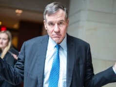 Democrata do Senado evita responder se Swalwell deveria renunciar ao Congresso