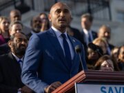 ASSISTA: O democrata da Câmara obtém uma resposta inesperada quando pergunta aos constituintes sobre os requisitos de identificação do eleitor