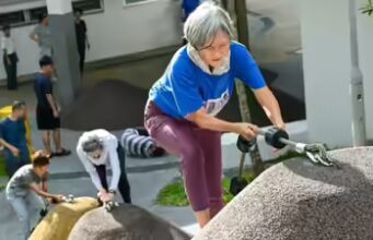 A população envelhecida de Singapura está se voltando para o parkour e está funcionando perfeitamente para o condicionamento físico