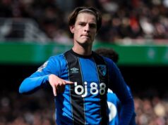 Bournemouth abre a disputa pelo título com vitória sobre o nervoso Arsenal