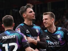 Hodgson começa a vida na vitória do Bristol Metropolis sobre o Charlton