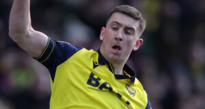 Pênalti de Brannagan vale ponto para Oxford, ameaçado de rebaixamento, com Hull