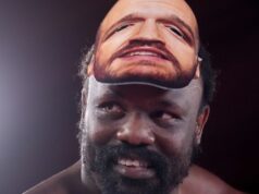 Chisora, com muita carreira, usa máscara de Fúria na pesagem de Wilder