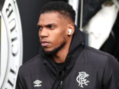 O defensor do Rangers, Sterling, aparece no tribunal acusado de dirigir alcoolizado