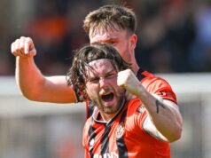 Ferry duplo sela vitória no derby do Dundee United
