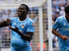 Coventry comemora festa do título com vitória sobre o Wrexham