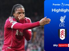 Ngumoha, de 17 anos, marca na vitória do Liverpool sobre o Fulham