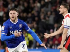 A recuperação do Ipswich leva o Southampton aos play-offs enquanto a corrida automática chega ao último dia