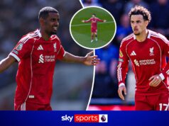 A reação furiosa de Jones com a falta de pressão de Isak!