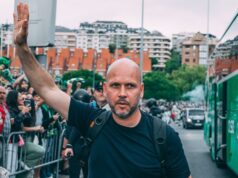 Conheça o treinador inovador que desafia as normas táticas na Espanha