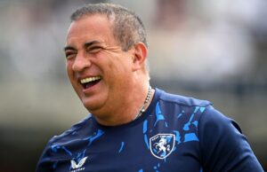 A tempestade Dave danifica o campo de críquete de Durham quando um andaime é derrubado