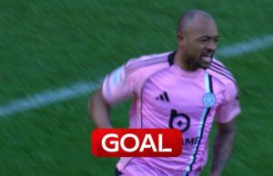 Leicester luta contra Sheff Wed, mas permanece na zona de rebaixamento