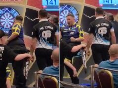 Littler deixa a multidão da exposição WILD com NINE-DARTER!