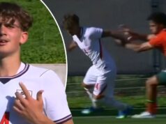 UAU! O gol sensacional de Dowman para a Inglaterra Sub-19 com uma corrida do próprio meio-campo!