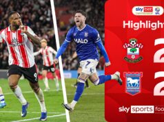 Clarke ganha ponto ultimate para Ipswich levar a corrida de promoção automática para o último dia